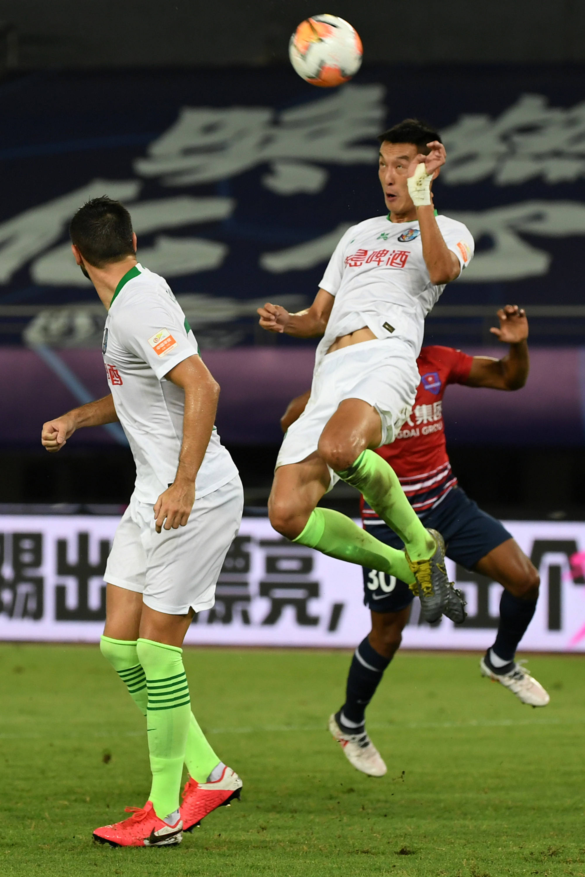 关于重庆当代力克天津天海，积分升至第九的信息