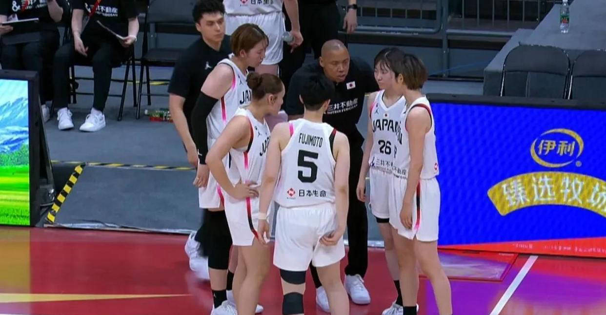 包含日本篮球职业联赛备战全面启动，应对疫情挑战的词条