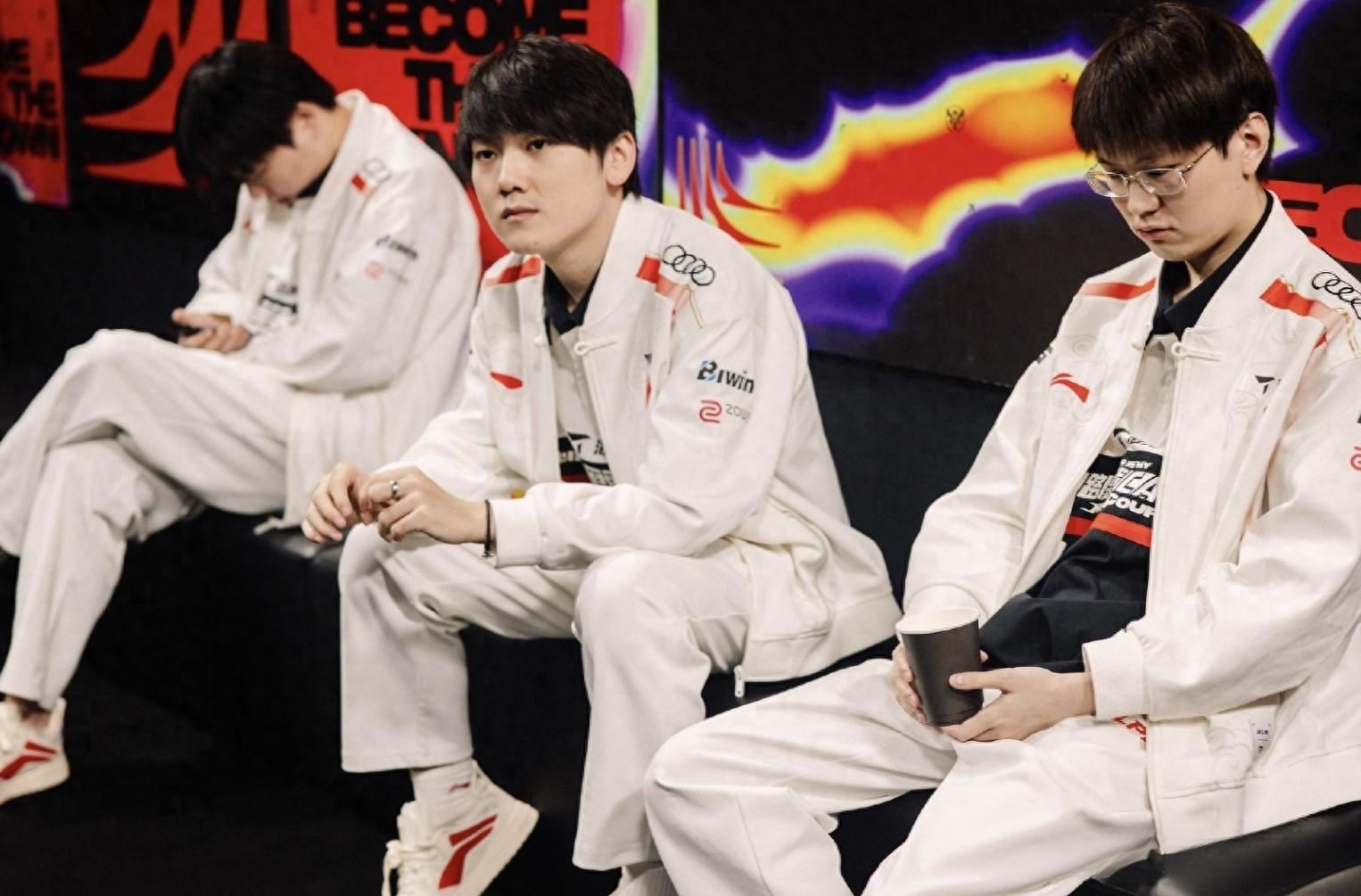 开云体育中国-TES横扫FNC,BDD打出惊人五杀入围赛2:1(深圳)