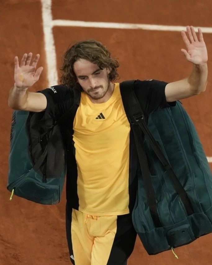 日本网球队碾压澳大利亚网球队，西西帕斯绝境逆转的简单介绍