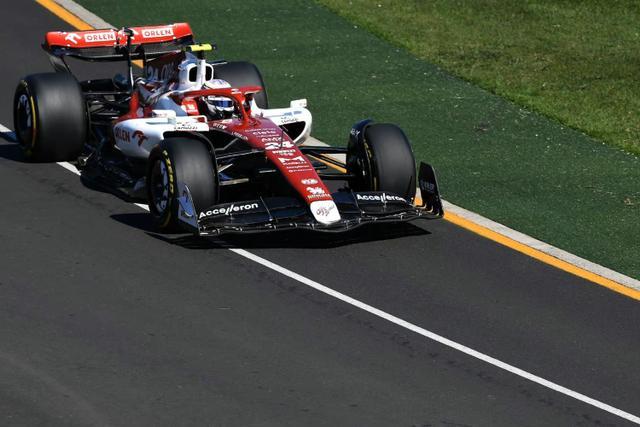 开云体育登录-阿斯顿马丁鏖战威廉姆斯，周冠宇关键制胜的简单介绍