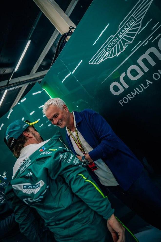 阿斯顿马丁险胜梅赛德斯，阿隆索扛起全队