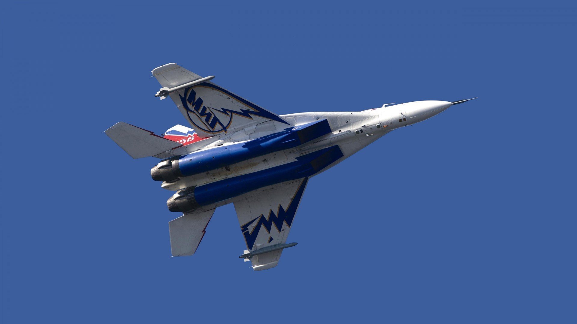 红线转速，当莱万在职业生涯弯道处连续超越