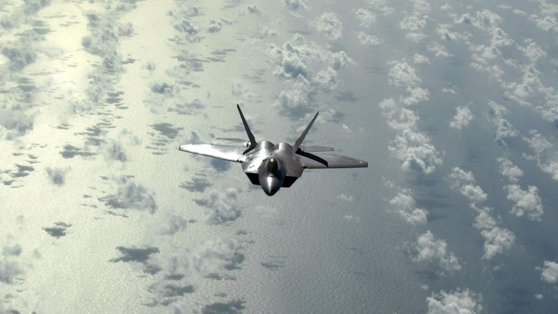 赛道与球场的交响，争冠之夜与领袖的重量